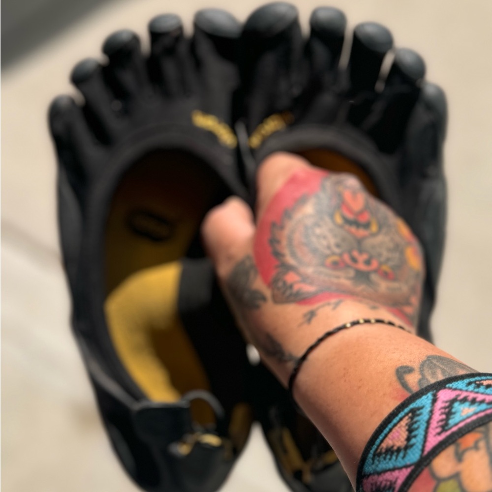 vibram toe shoes